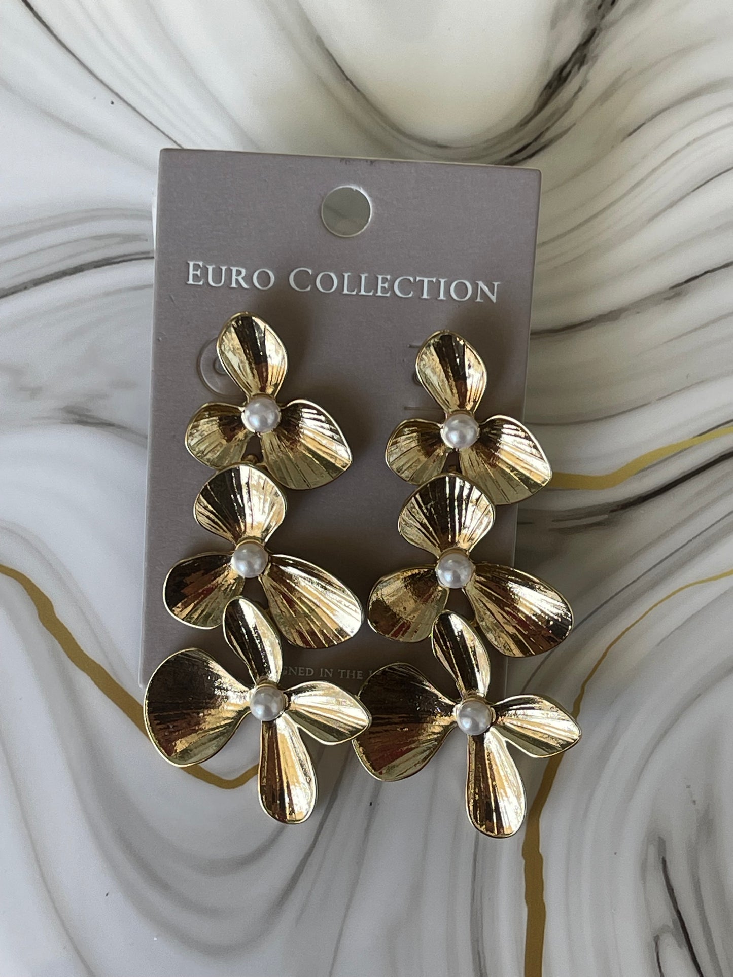 “Miss daisy” floral statement earrings