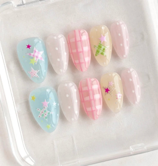 Light & airy print, hand painted press on nails