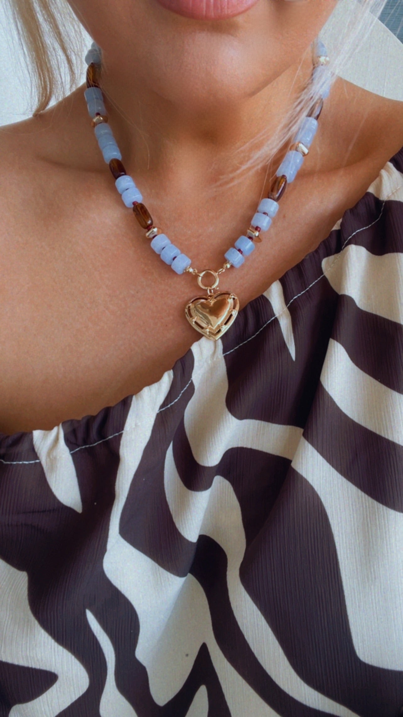 Brown detail charm necklace