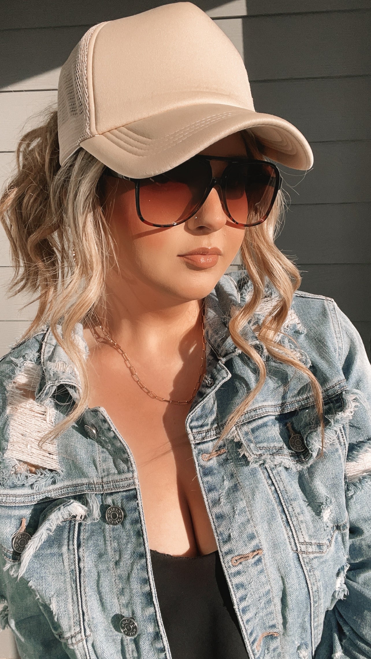 “Retro” sunnies in gradient brown