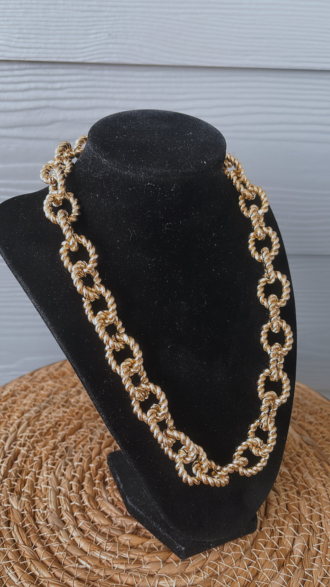 GOLD CHUNKY NECKLACE